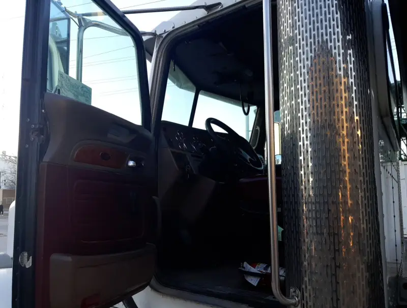 2006 Peterbilt photo 31