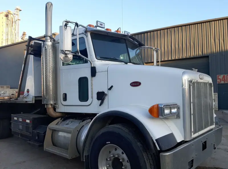 2006 Peterbilt photo 12