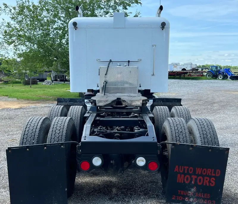 2015 Peterbilt 389 photo 6