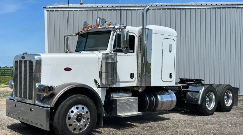 2015 Peterbilt 389 photo 1