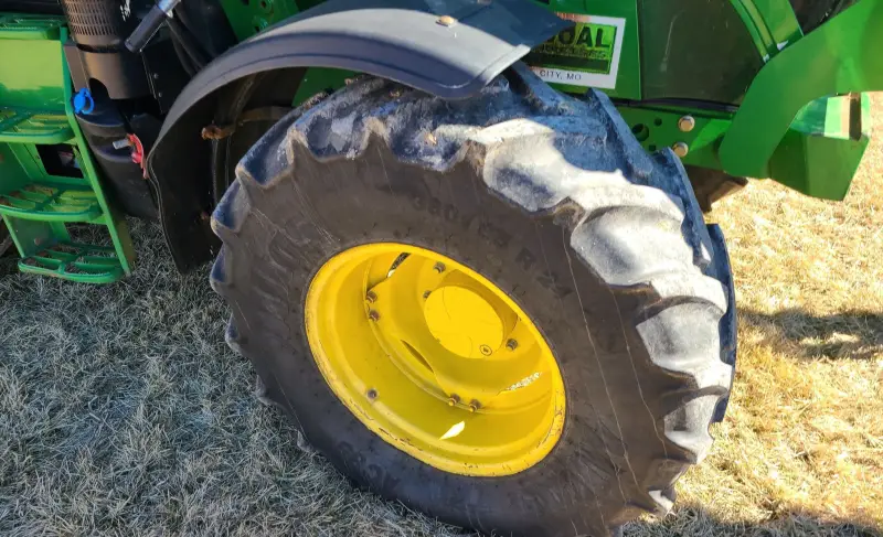 2015 John Deere 6125R photo 48