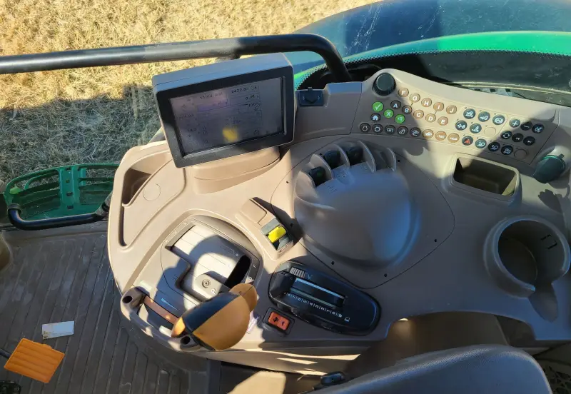 2015 John Deere 6125R photo 16
