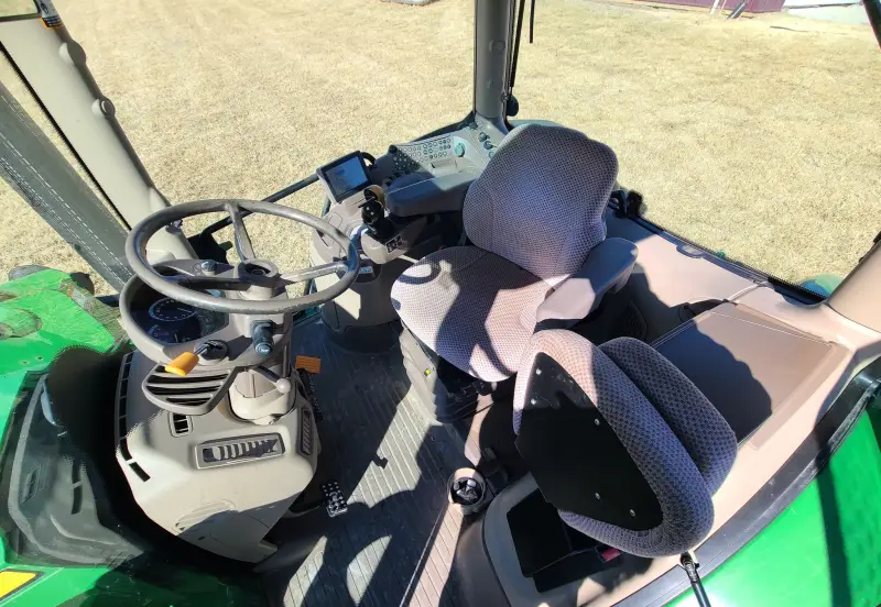 2015 John Deere 6125R photo 12