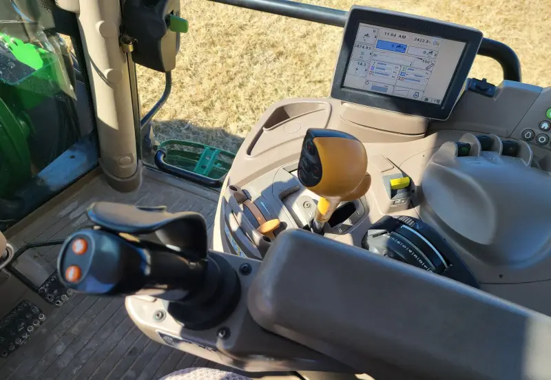 2015 John Deere 6125R photo 19
