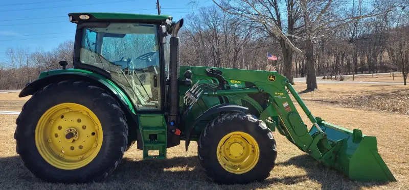 2015 John Deere 6125R photo 4