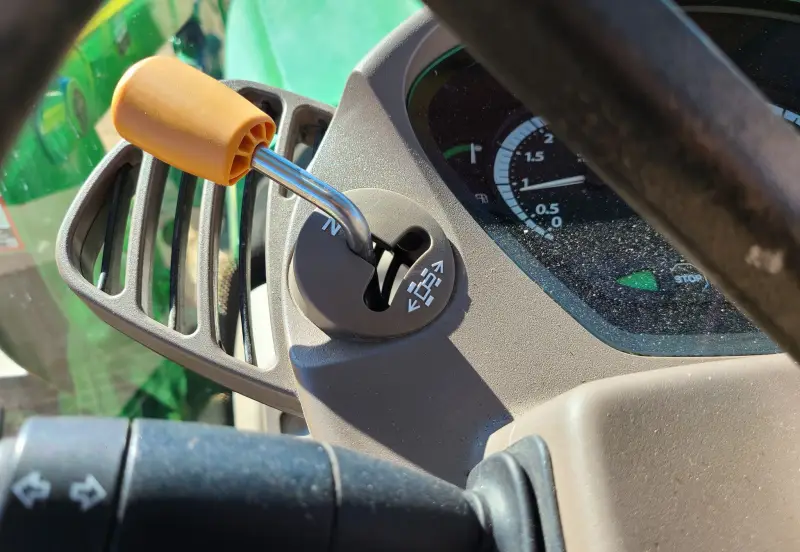 2015 John Deere 6125R photo 24