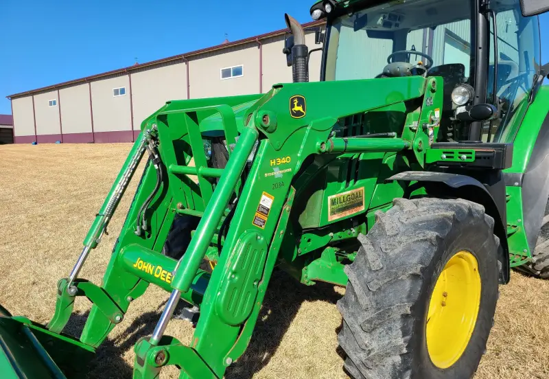 2015 John Deere 6125R photo 40