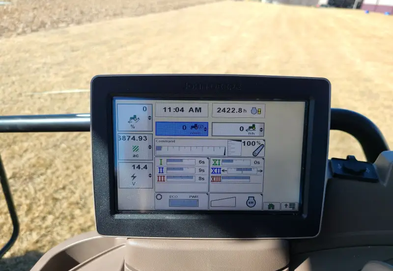2015 John Deere 6125R photo 18