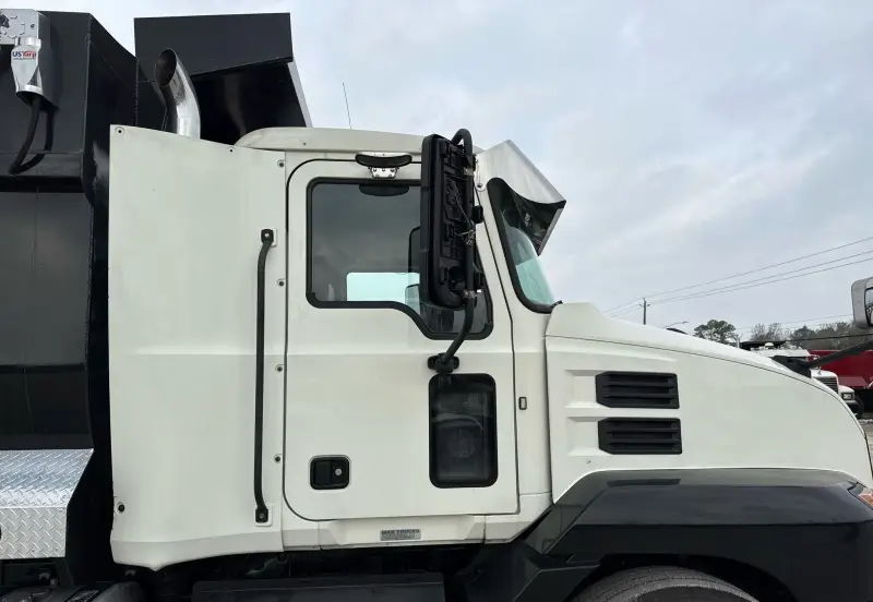 2019 Mack Anthem photo 17
