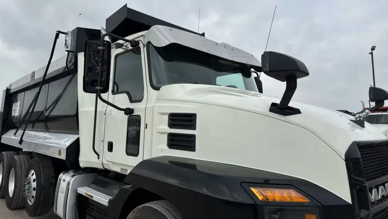 2019 Mack Anthem photo 16