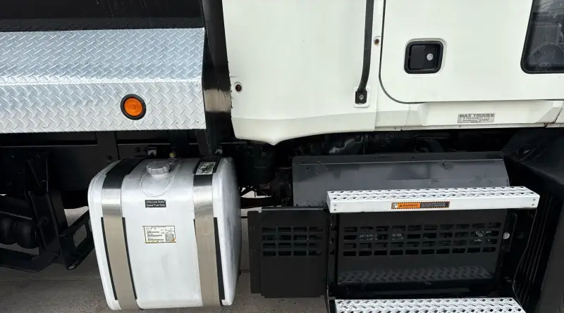 2019 Mack Anthem photo 18