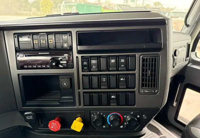 2019 Mack Anthem photo 46