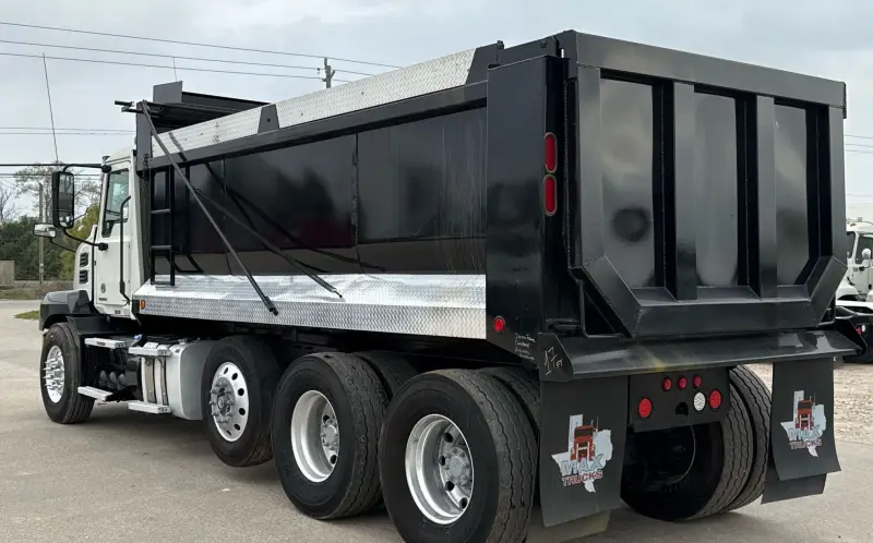 2019 Mack Anthem photo 7
