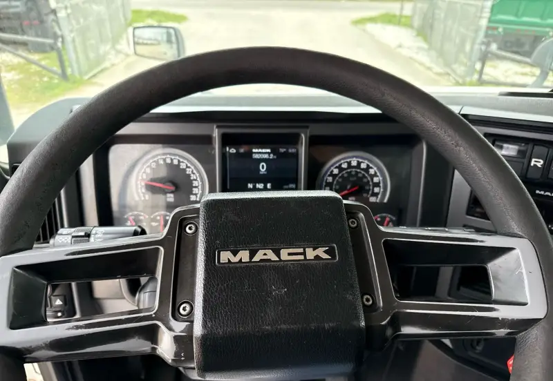 2019 Mack Anthem photo 41