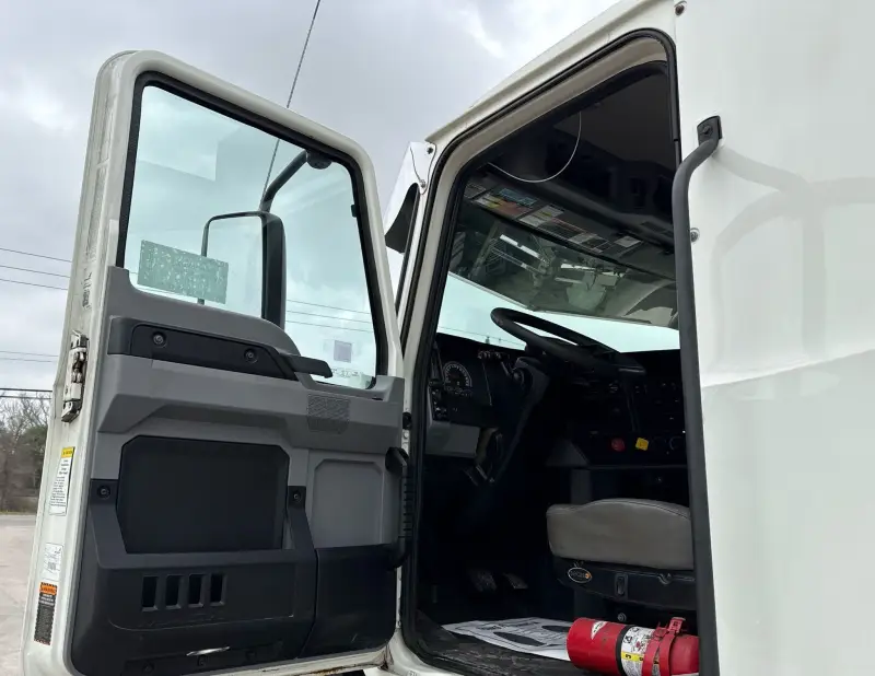 2019 Mack Anthem photo 36