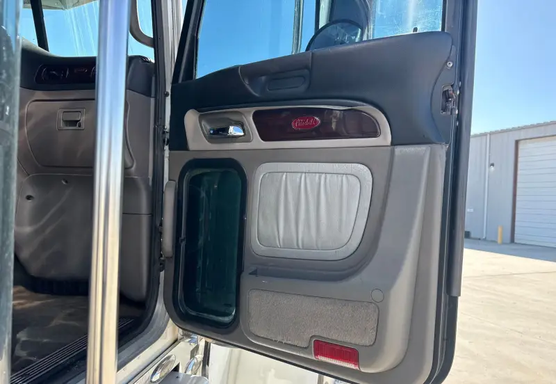 2018 Peterbilt 389 photo 63