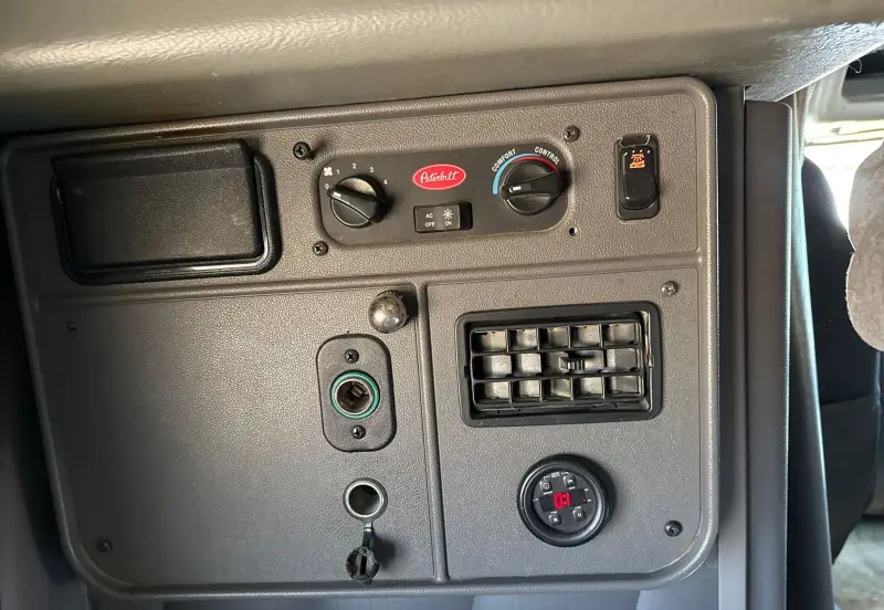 2018 Peterbilt 389 photo 60