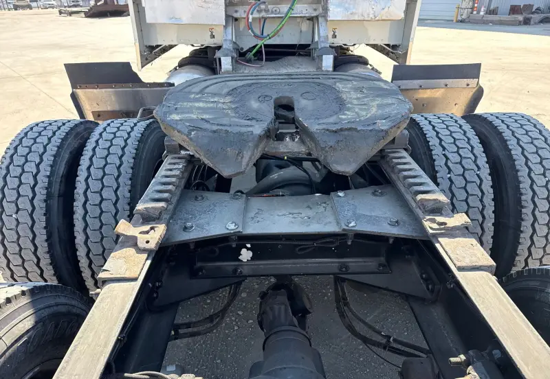 2018 Peterbilt 389 photo 14