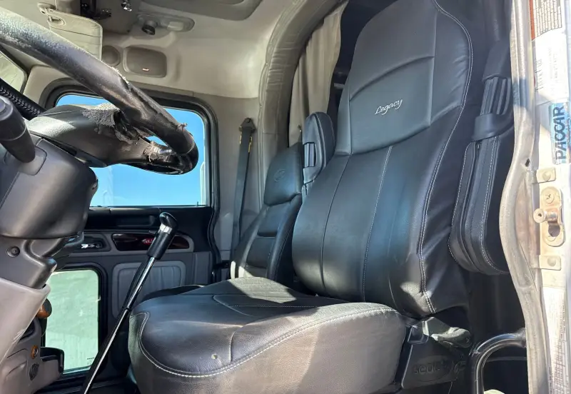 2018 Peterbilt 389 photo 39