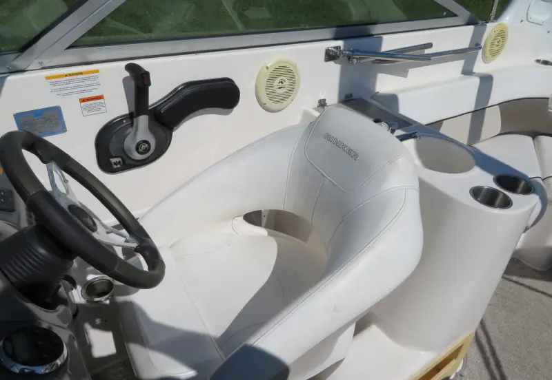 2007 Rinker 262 Captiva Cuddy photo 21