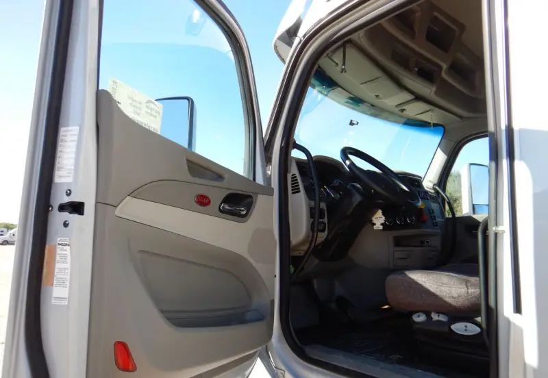 2019 Peterbilt 579 photo 12