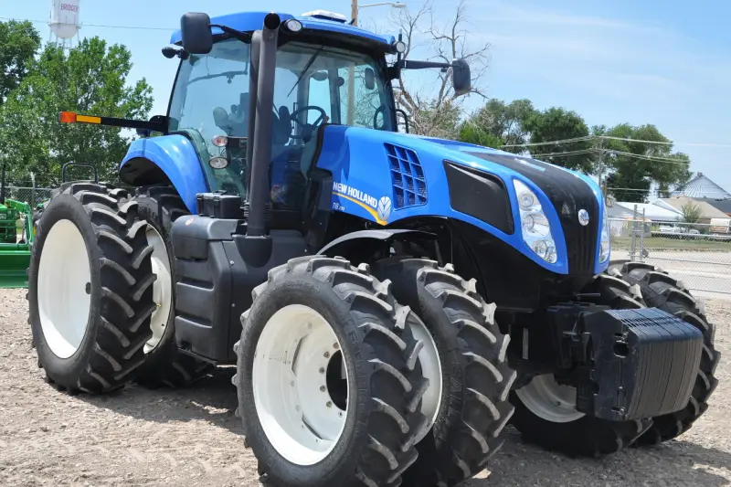 2012 New Holland T8.330 photo 2