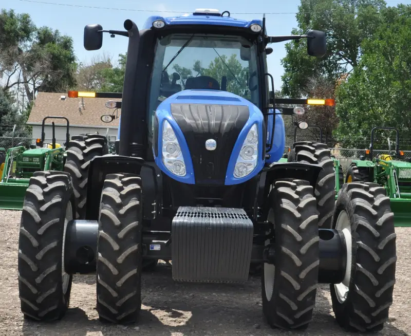 2012 New Holland T8.330 photo 6