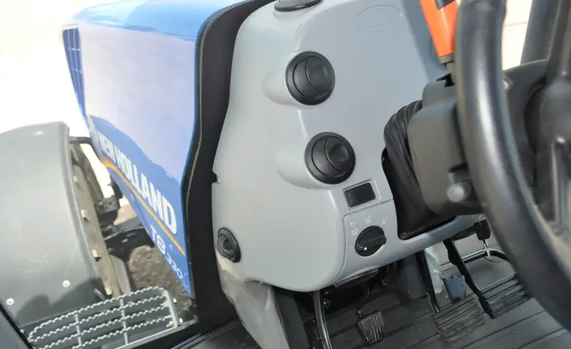 2012 New Holland T8.330 photo 27