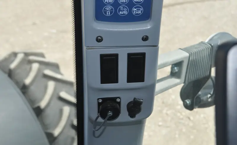 2012 New Holland T8.330 photo 21