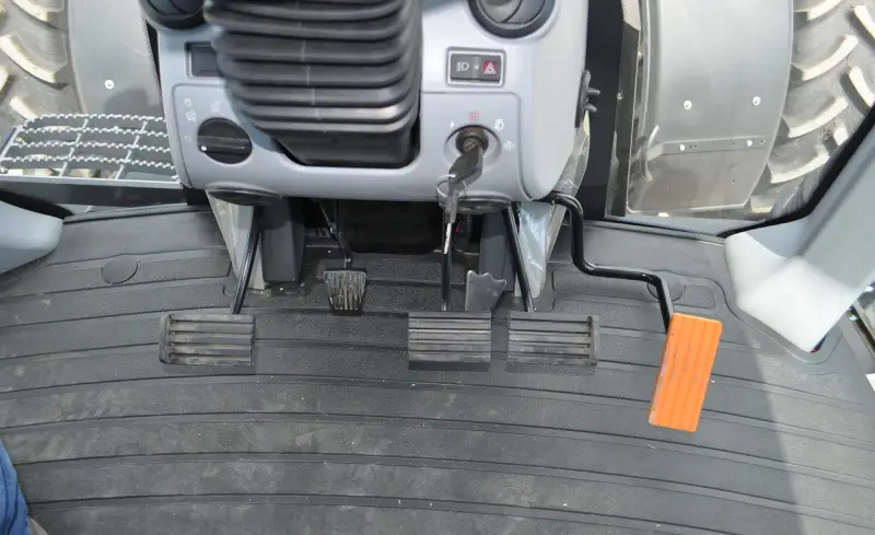 2012 New Holland T8.330 photo 24
