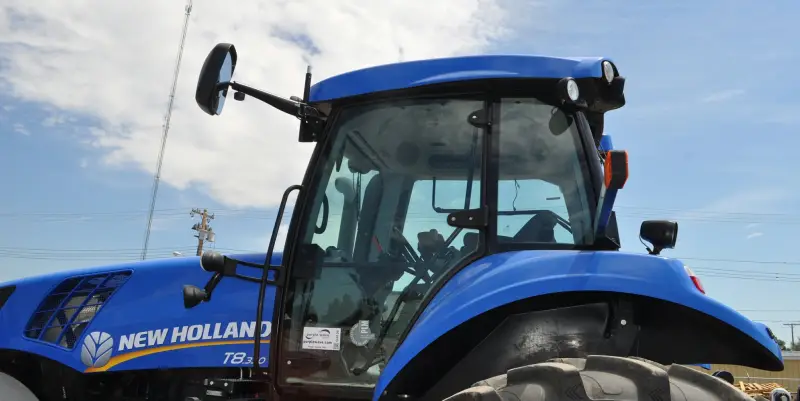 2012 New Holland T8.330 photo 40