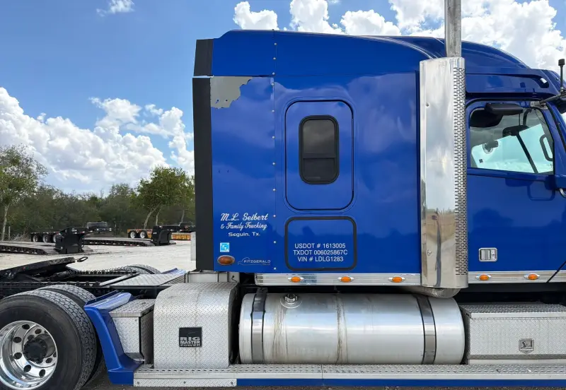 2020 Freightliner Coronado glider kit photo 17