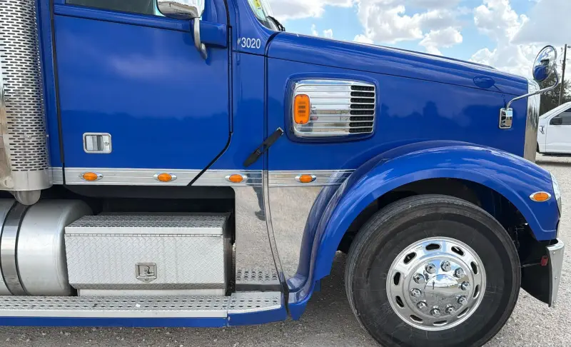 2020 Freightliner Coronado glider kit photo 16