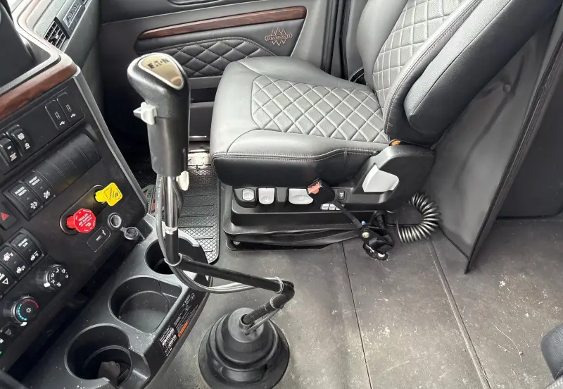 2023 International HX520 photo 86